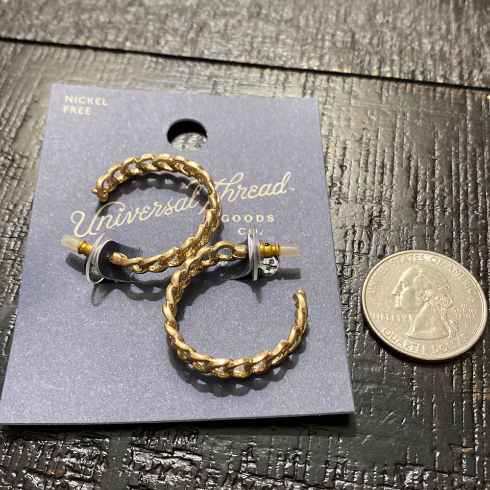 NWT Universal Thread Pierced Gold Tone Chain Hoop Earrings! - Picture 4 of 4
